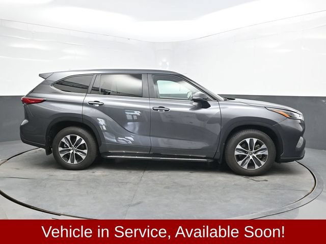 Used 2023 Toyota Highlander XLE AWD/4WD image 9