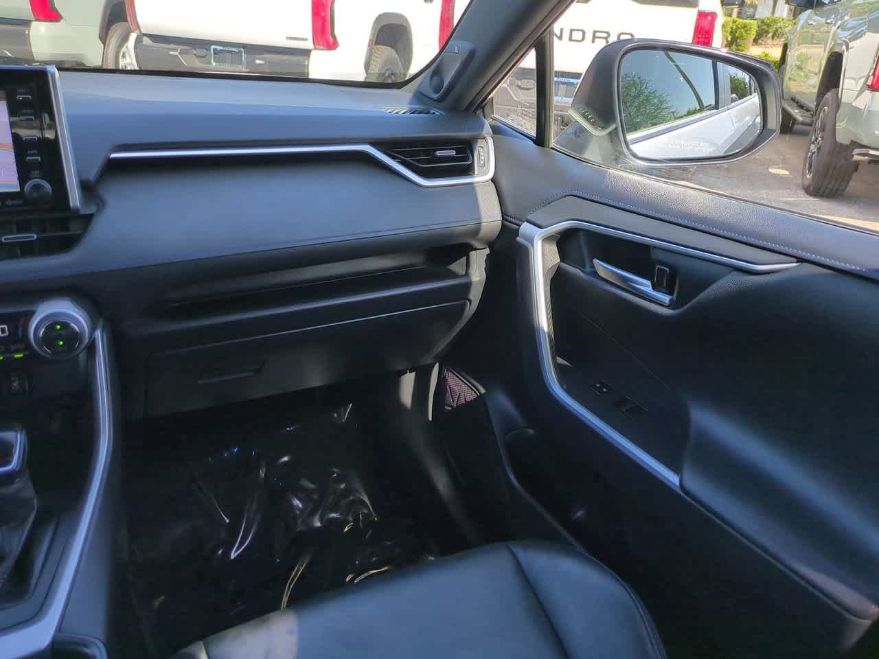 Used 2019 Toyota RAV4 XSE AWD/4WD image 16