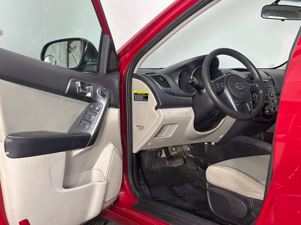 Used 2013 Kia Forte EX w/ Premium Pkg image 11