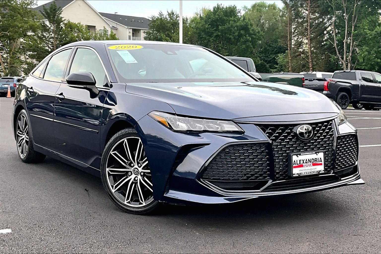 Used 2020 Toyota Avalon XSE w/ All Weather Liner Package FWD image 2