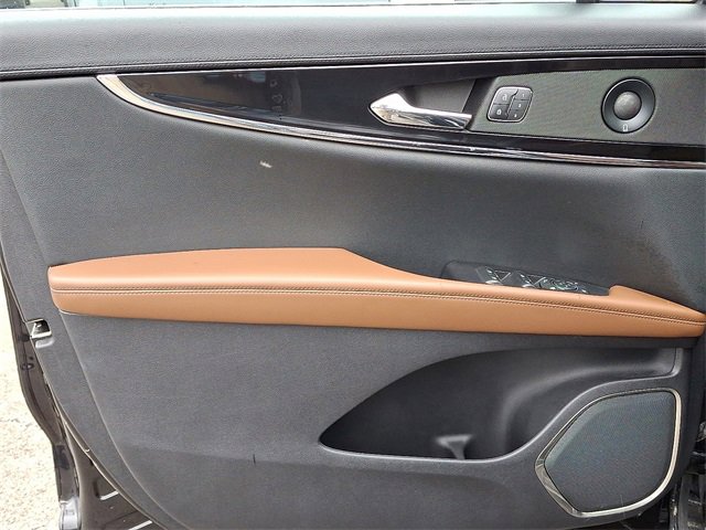 Used 2021 Lincoln Nautilus Reserve image 12