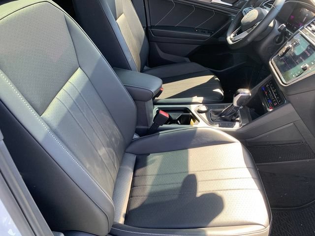 Used 2023 Volkswagen Tiguan SE R-Line AWD/4WD image 11
