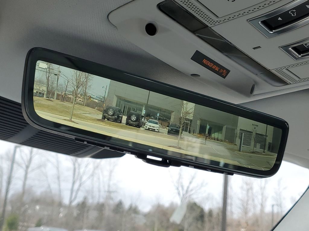 New 2026 Land Rover Defender 130 X-Dynamic SE image 18