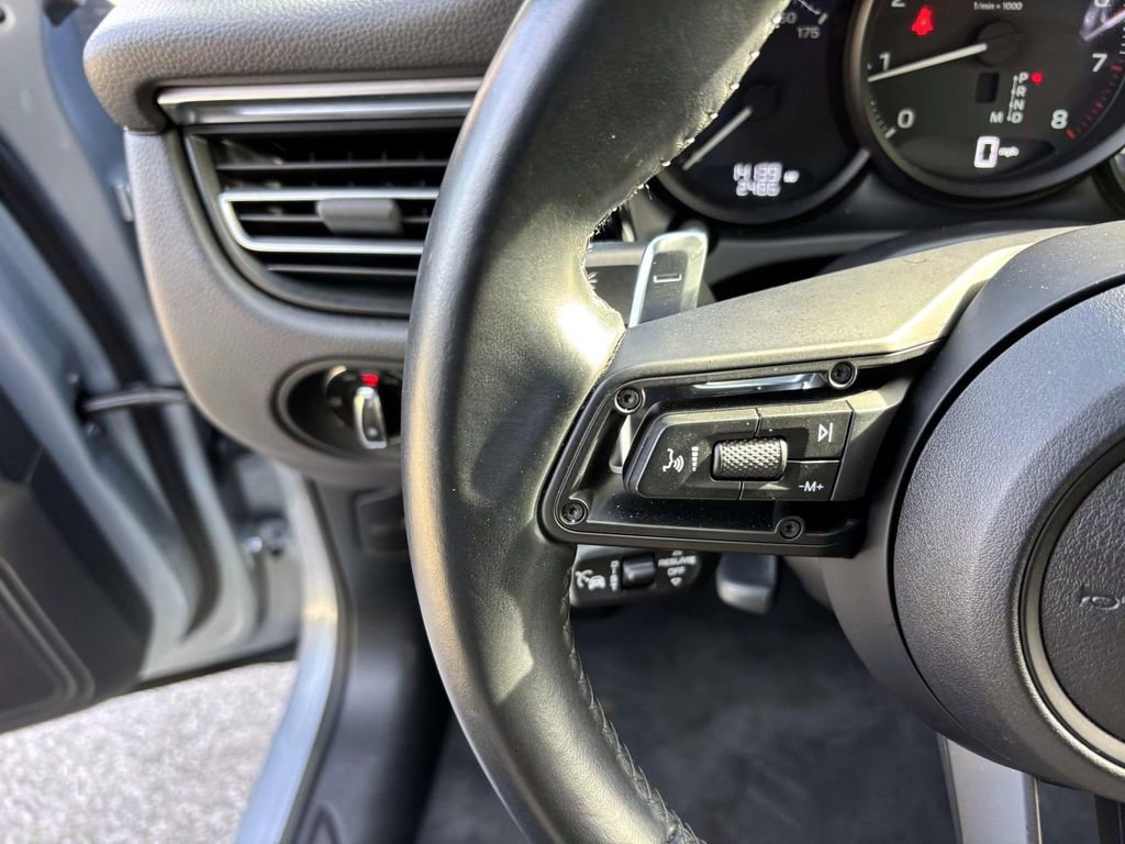 Certified 2024 Porsche Macan image 27
