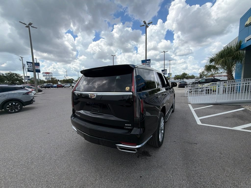 Used 2024 Cadillac Escalade Luxury RWD image 6