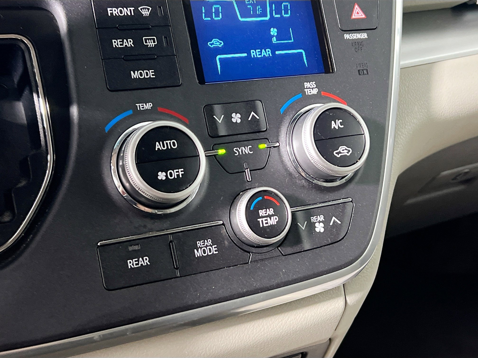 Used 2016 Toyota Sienna LE image 26