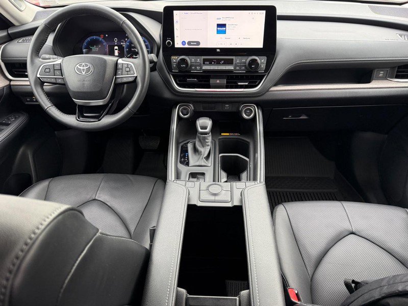 Used 2024 Toyota Grand Highlander AWD image 13