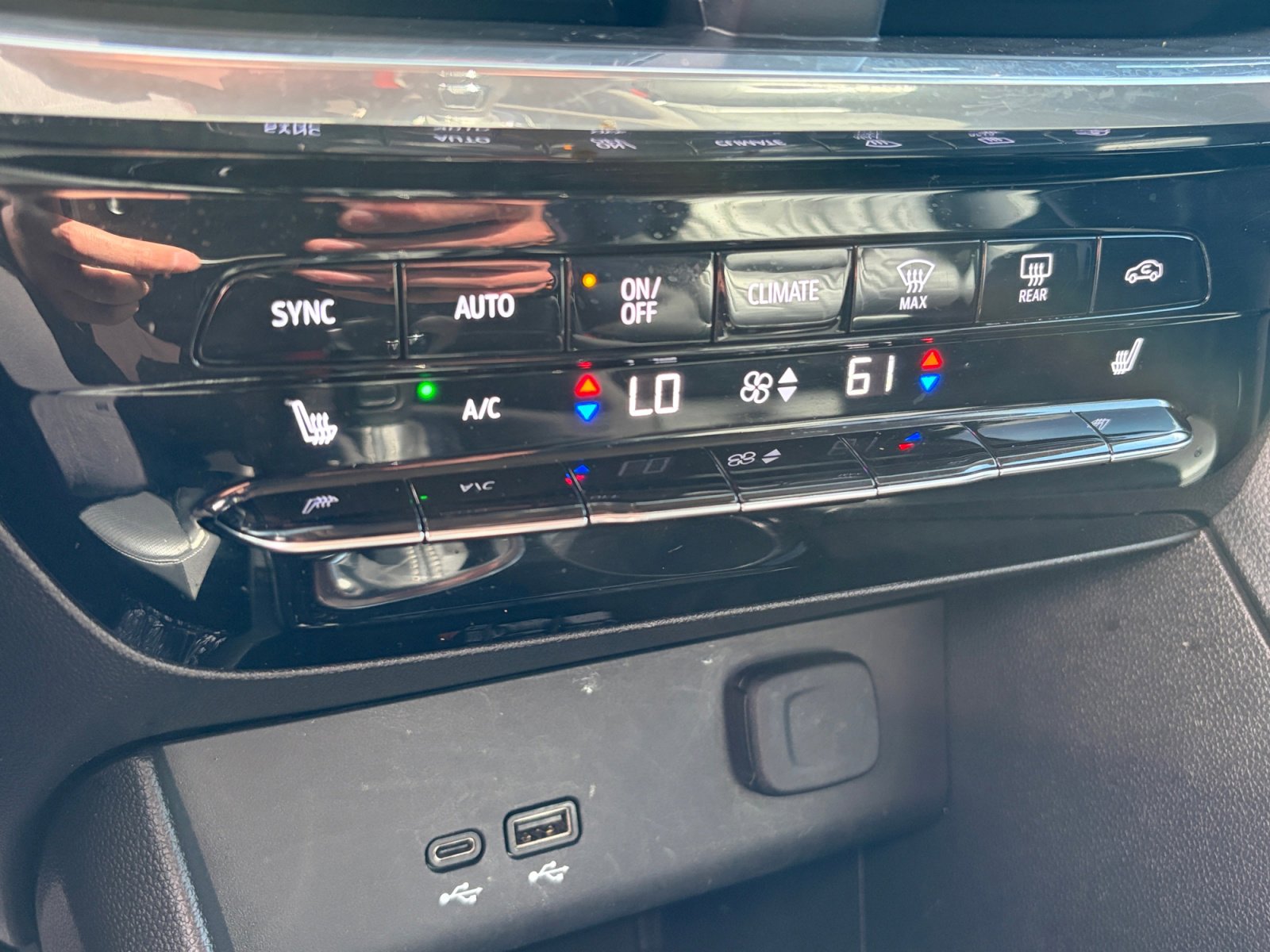 Used 2024 Buick Encore GX Avenir w/ Avenir Technology Package image 17