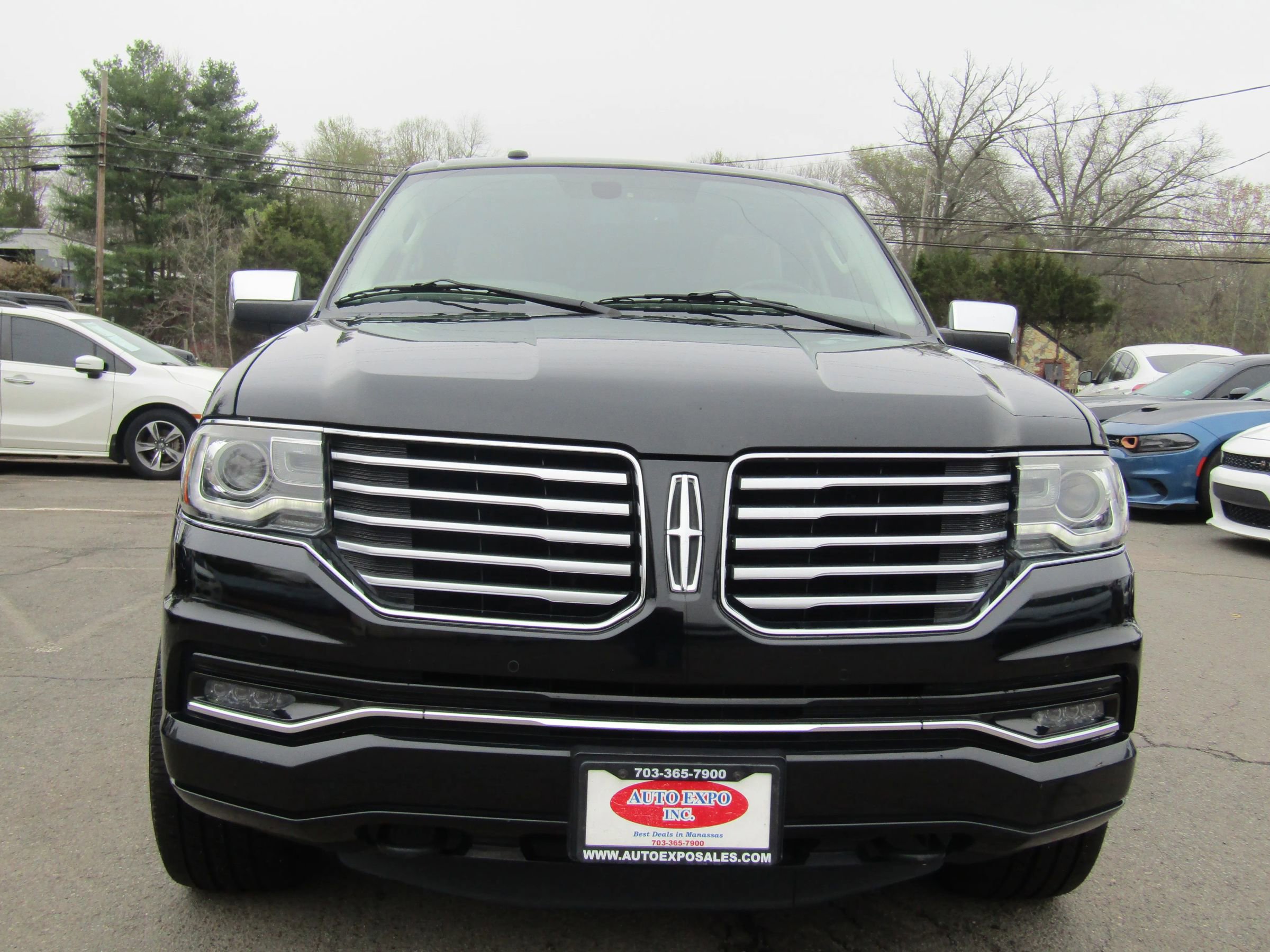 Used 2016 Lincoln Navigator L Select AWD/4WD image 2