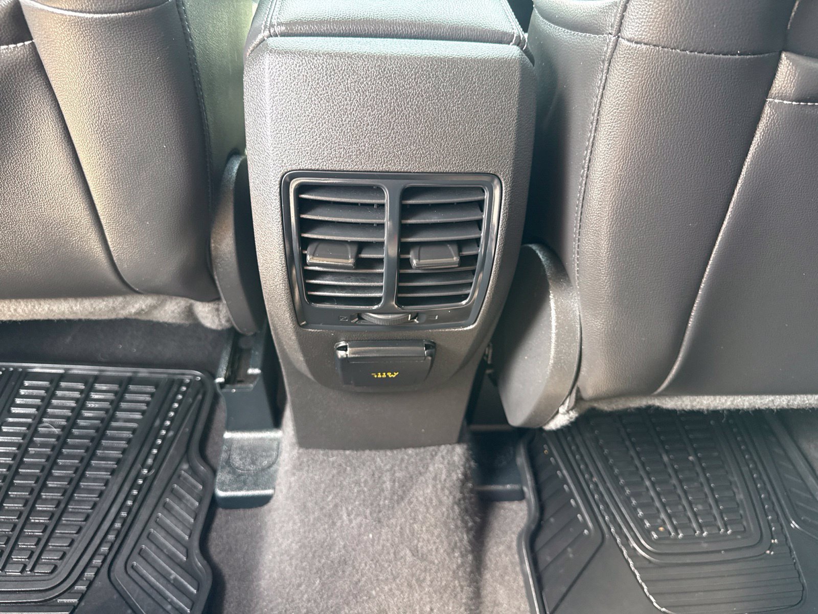 Used 2017 Ford Escape SE w/ Equipment Group 201A FWD image 19