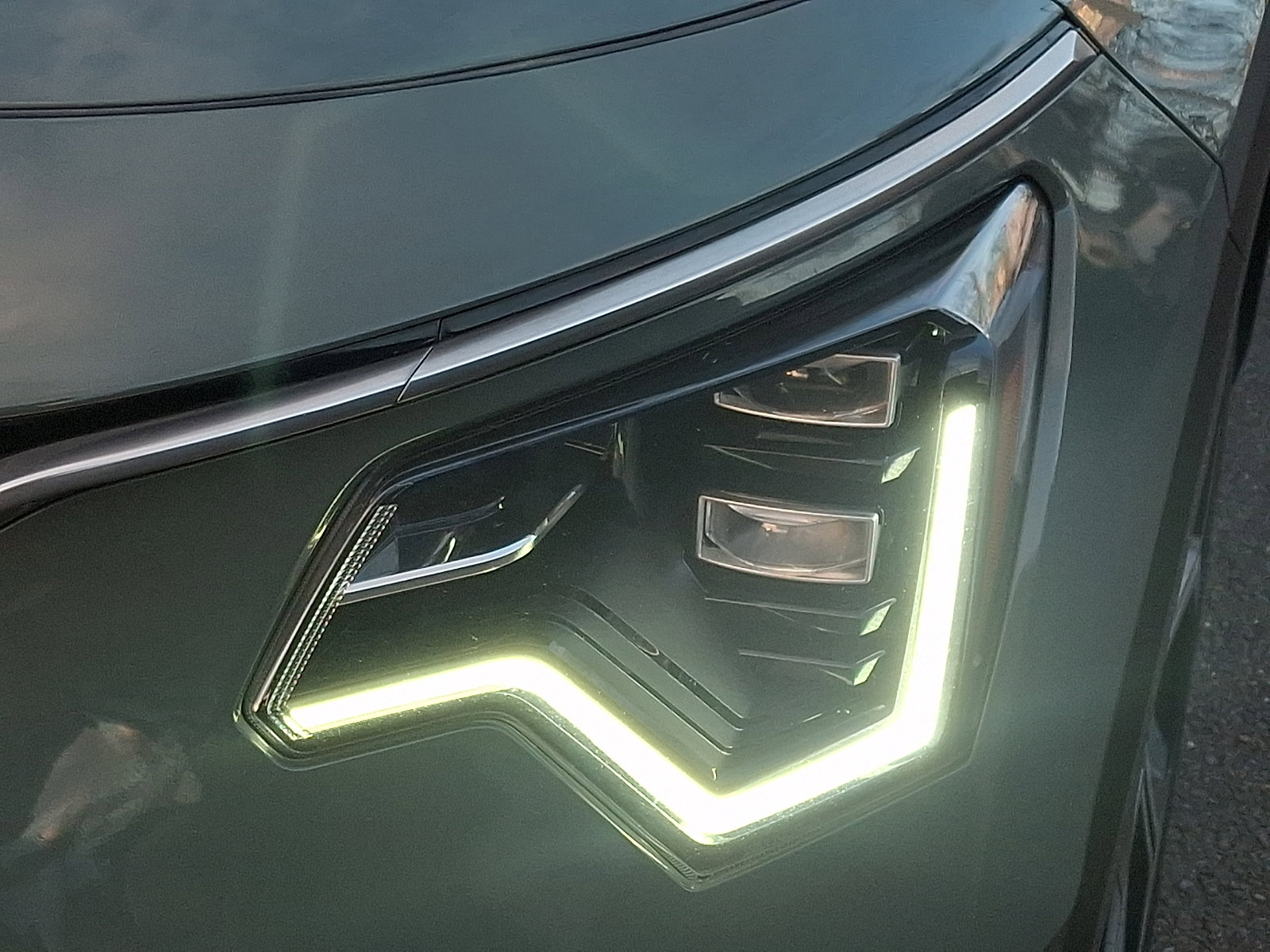 Certified 2023 Kia Niro SX Touring image 9