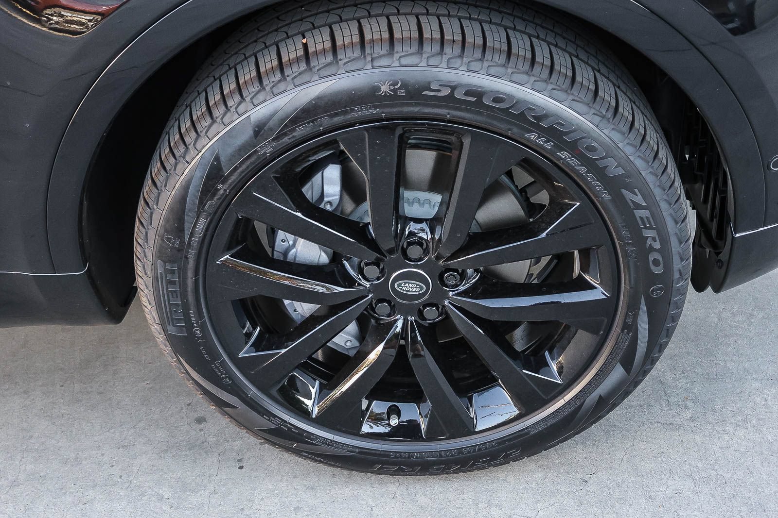 New 2026 Land Rover Discovery Dynamic SE AWD/4WD image 13