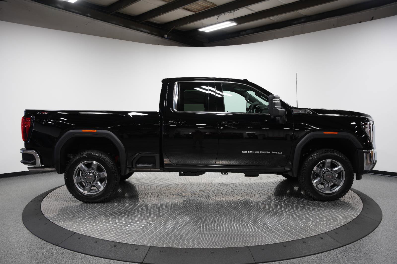 New 2025 GMC Sierra 2500 SLE w/ SLE Value Package; image 9