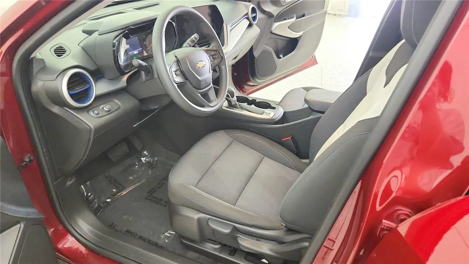 Used 2024 Chevrolet Trax LS w/ LS Convenience Package FWD image 21