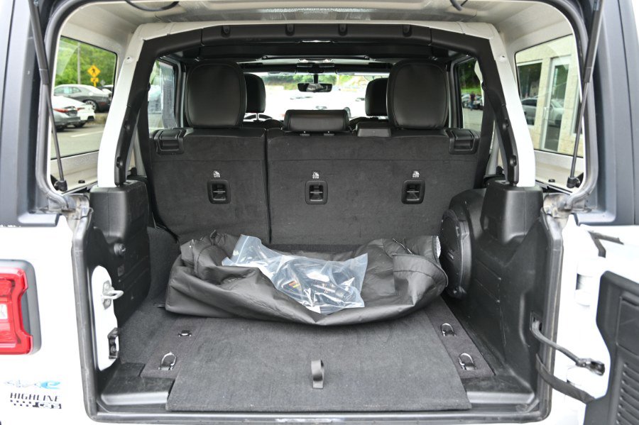 Used 2023 Jeep Wrangler Sahara image 22