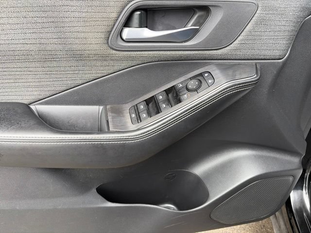 Used 2023 Nissan Rogue SV FWD image 11