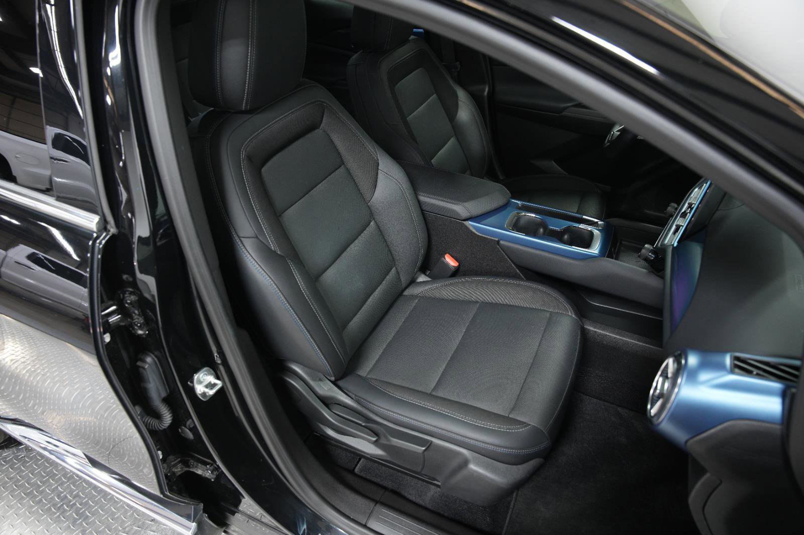 Used 2024 Chevrolet Equinox EV LT image 16