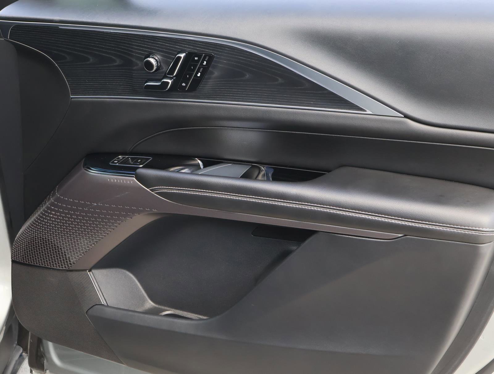 Used 2025 Cadillac Lyriq Luxury w/ LPO, Floor Liner Package RWD image 21