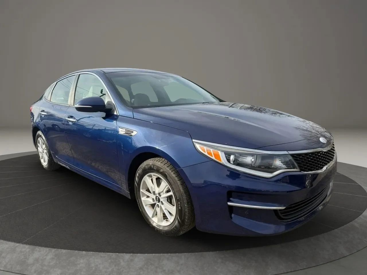Used 2017 Kia Optima LX image 3