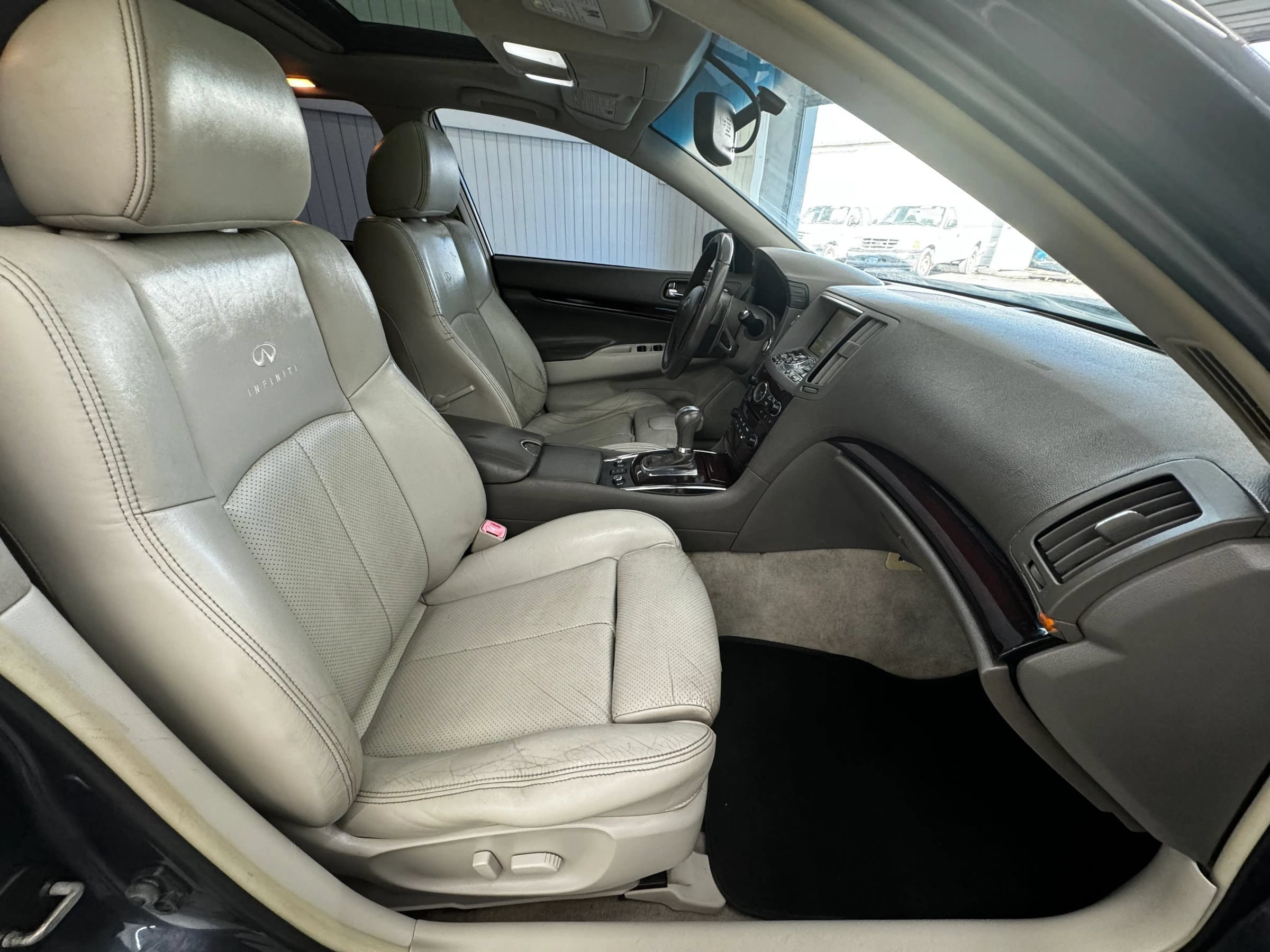 Used 2011 INFINITI G37 x Sedan w/ Premium Pkg AWD/4WD image 19