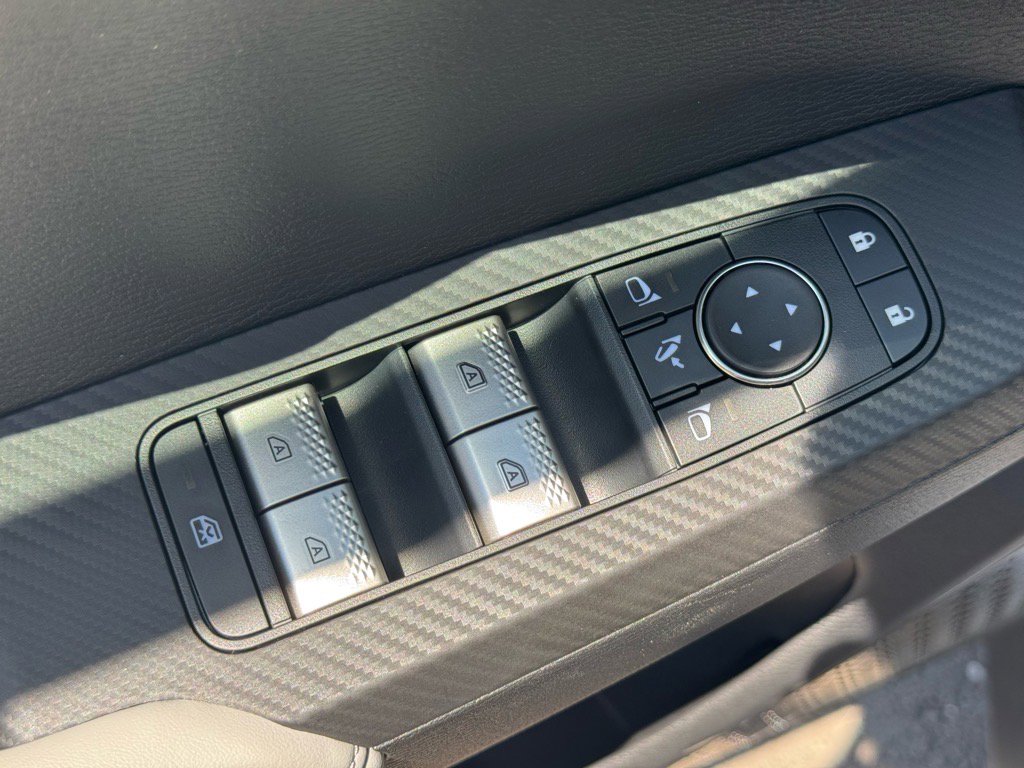 Used 2025 Mitsubishi Outlander AWD image 25