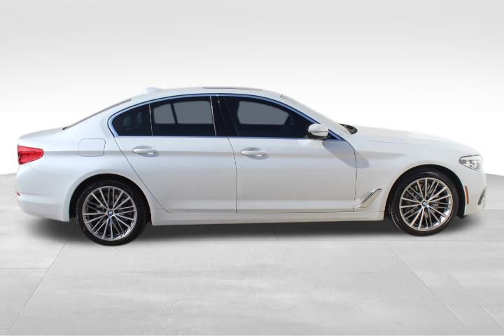 Used 2020 BMW 530e xDrive w/ Premium Package image 5
