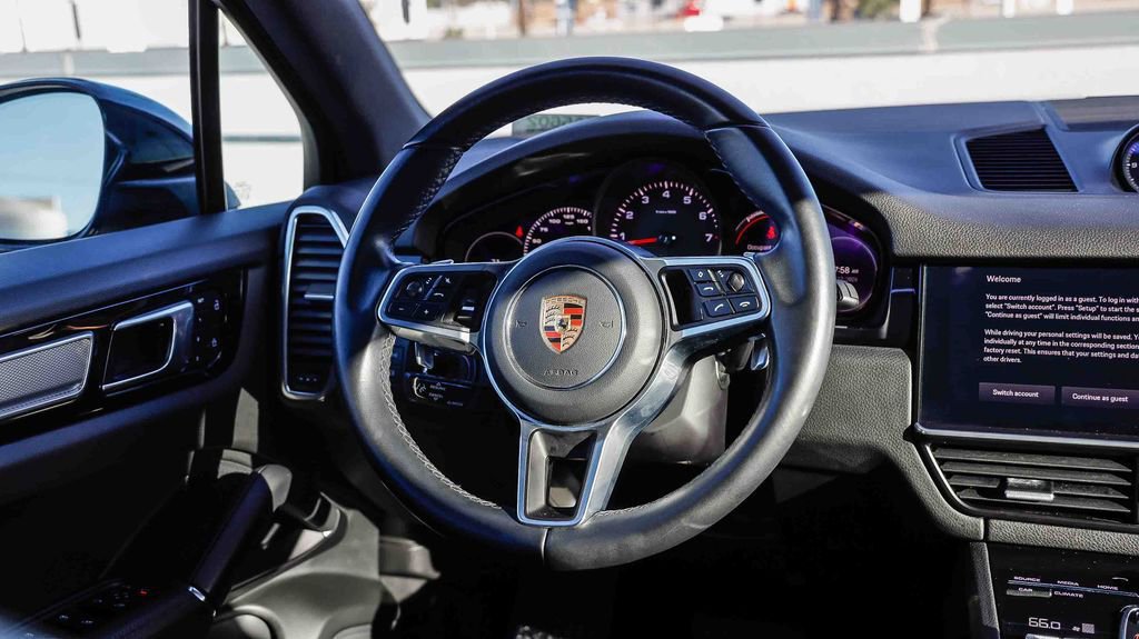 Used 2023 Porsche Cayenne Platinum Edition image 18