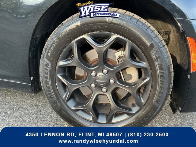 Used 2019 Chrysler 300 S AWD/4WD image 8