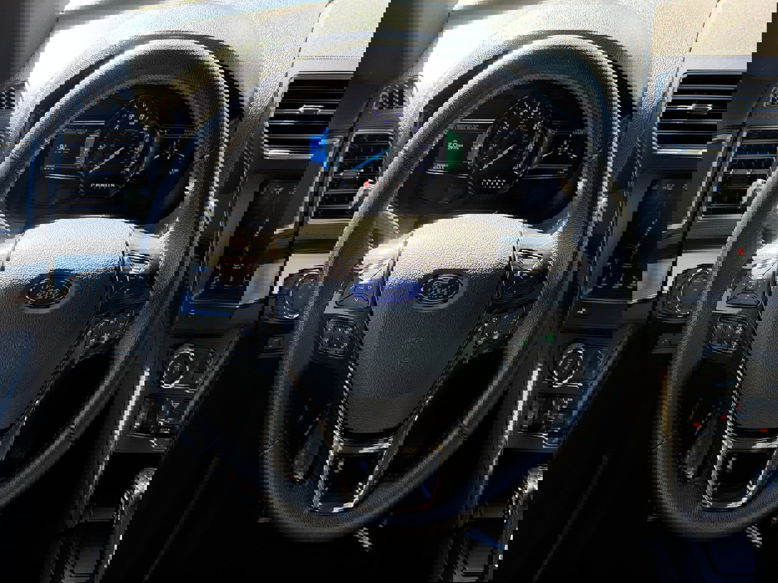 Used 2018 Ford Explorer XLT w/ Equipment Group 202A AWD/4WD image 18