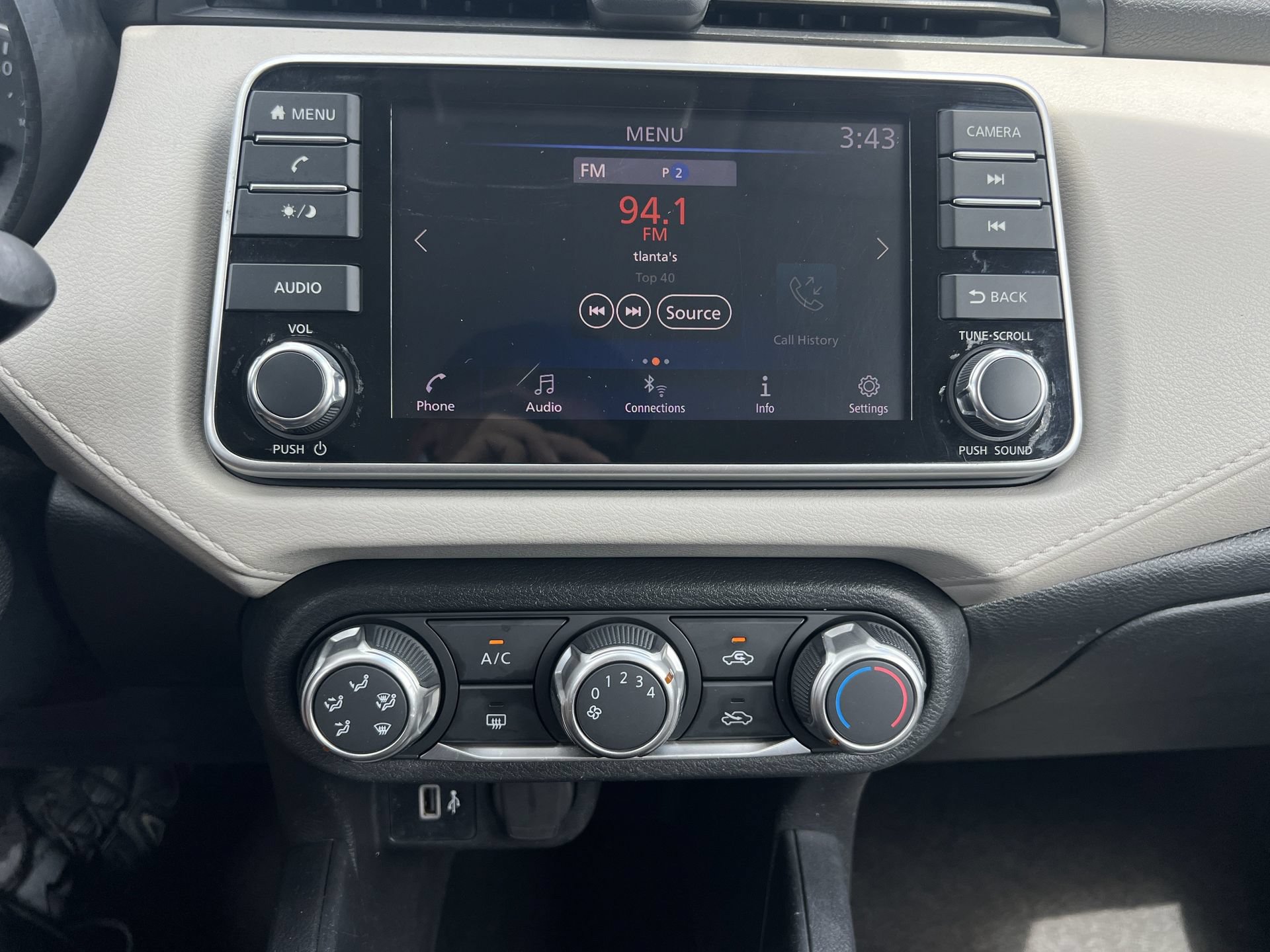 Used 2022 Nissan Versa SV FWD image 5