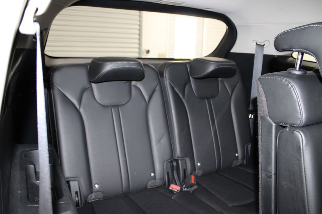 Used 2024 Kia Sorento S image 32