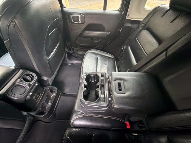 Used 2019 Jeep Wrangler Unlimited Sahara w/ Uconnect 4C Nav & Sound Group AWD/4WD image 16