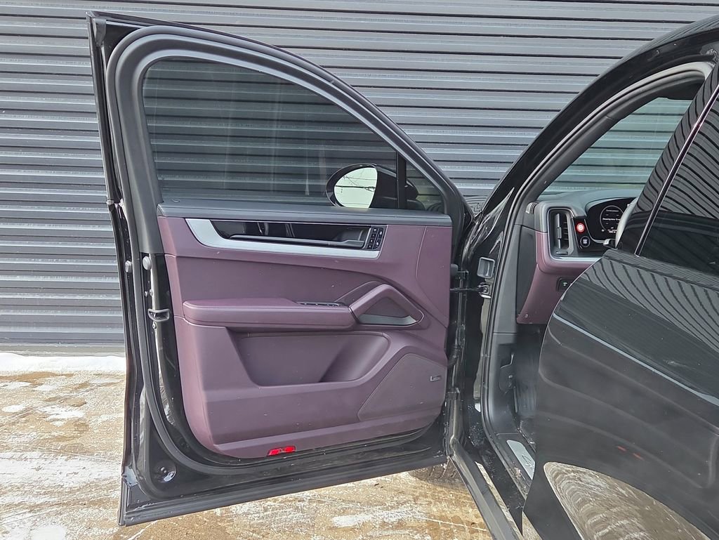 Certified 2025 Porsche Cayenne Coupe image 6