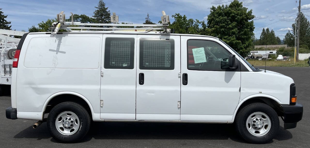 Used 2017 Chevrolet Express 2500 RWD image 4
