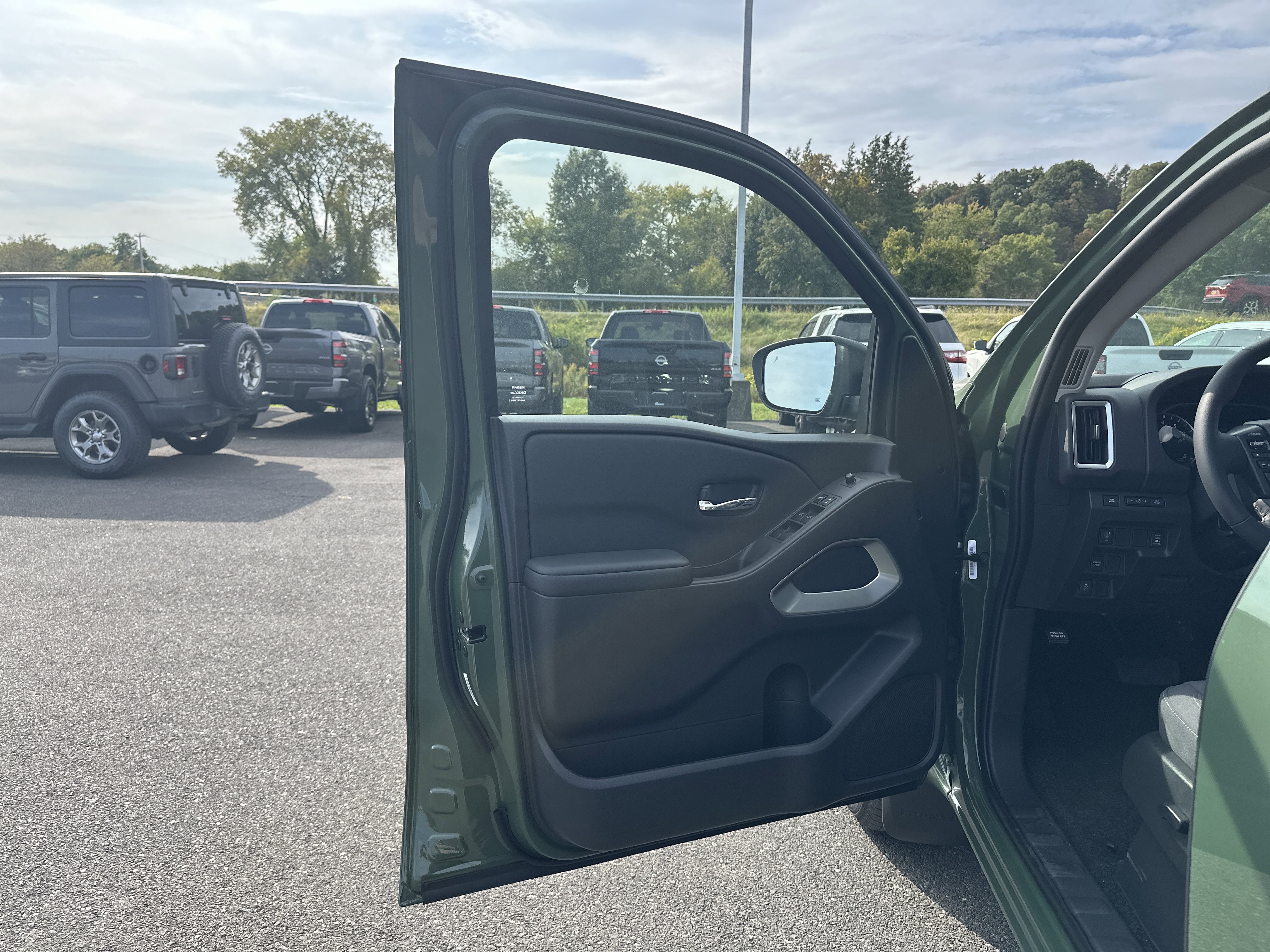 New 2026 Nissan Frontier SV w/ SV Convenience Package image 10