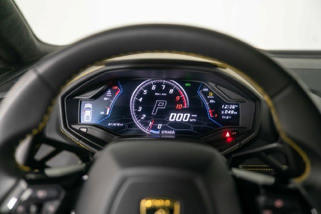 Used 2020 Lamborghini Huracan EVO RWD image 19
