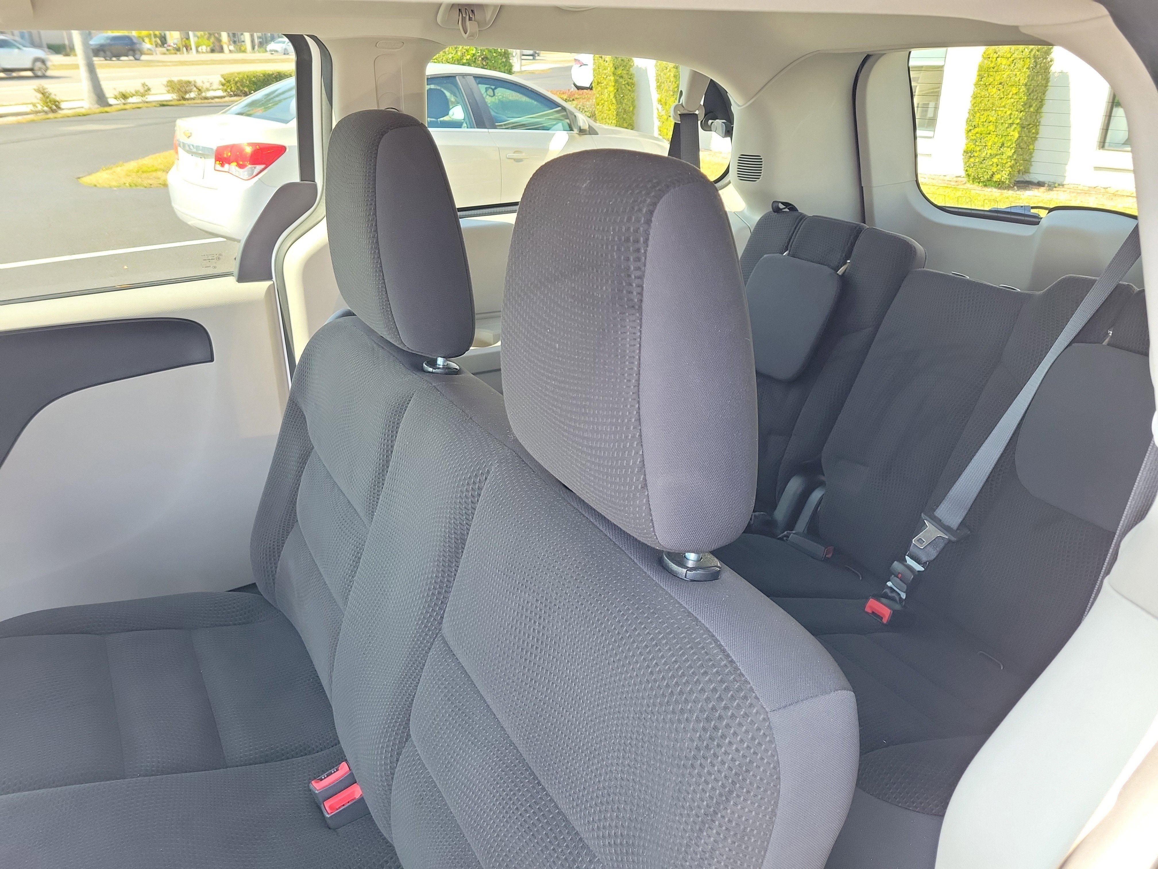 Used 2018 Dodge Grand Caravan SE image 14