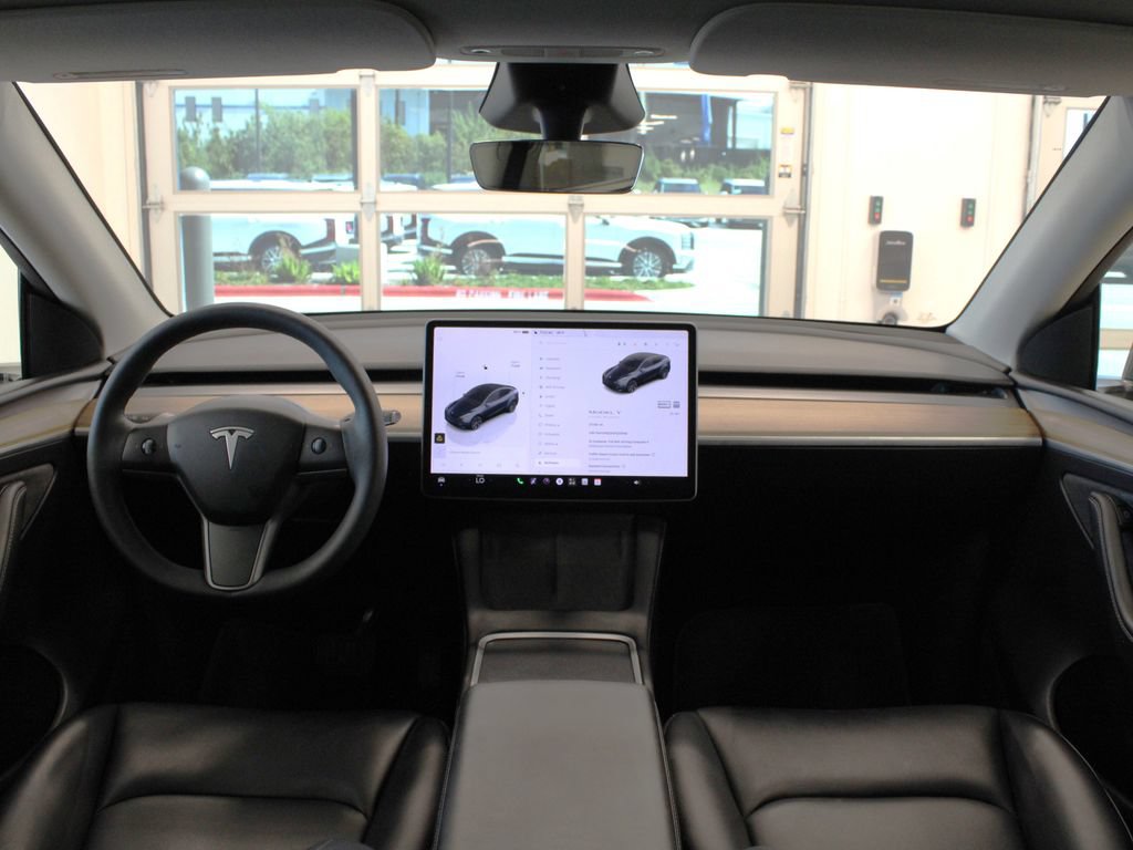 Used 2025 Tesla Model Y Long Range RWD image 16