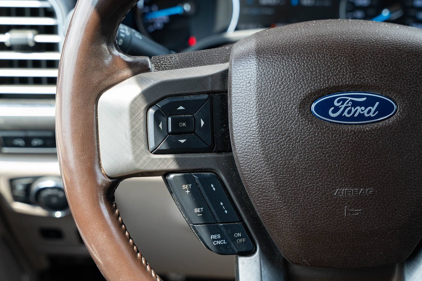 Certified 2019 Ford F250 Limited w/ FX4 Off-Road Package AWD/4WD image 24