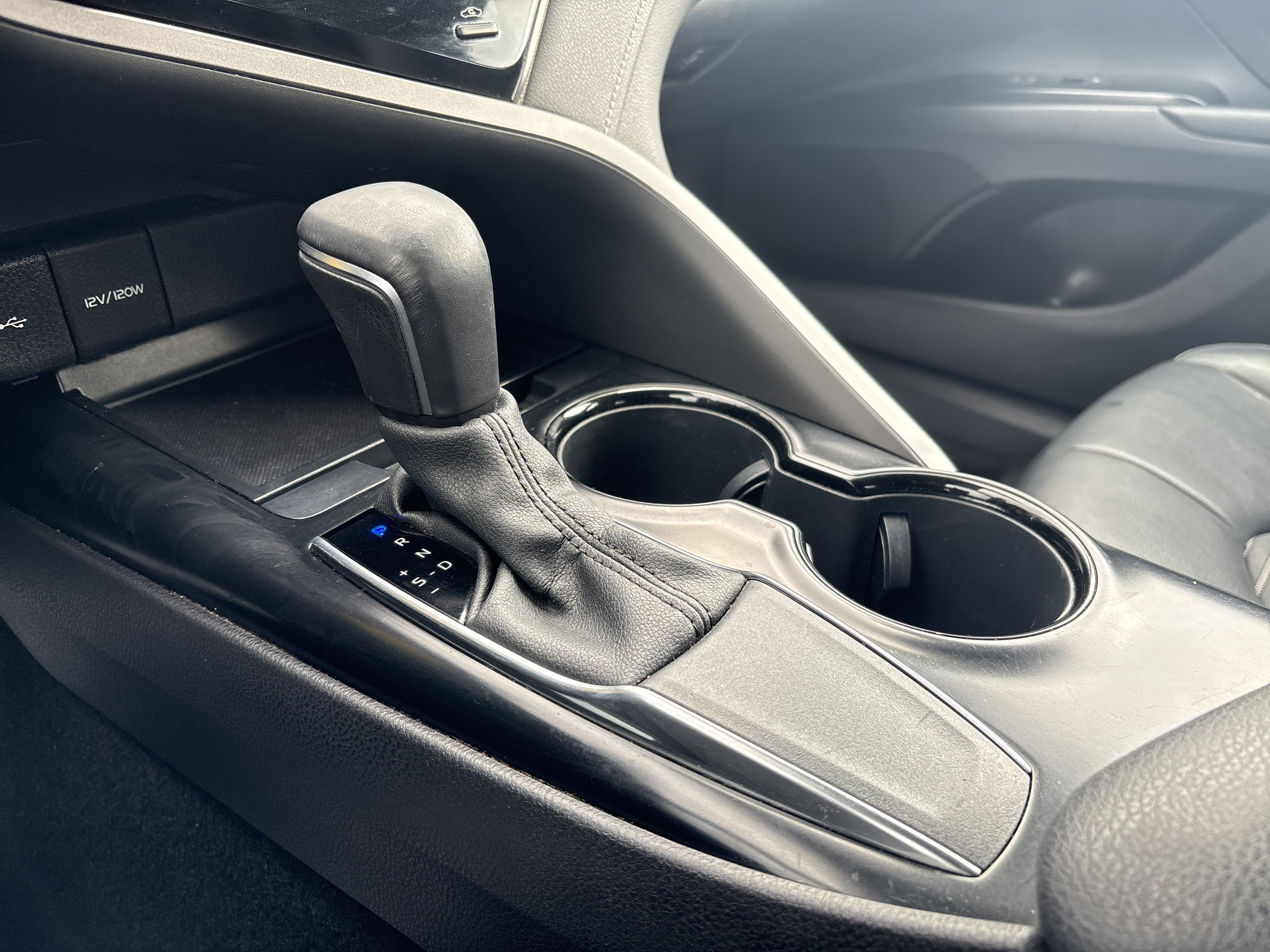 Used 2020 Toyota Camry SE image 23