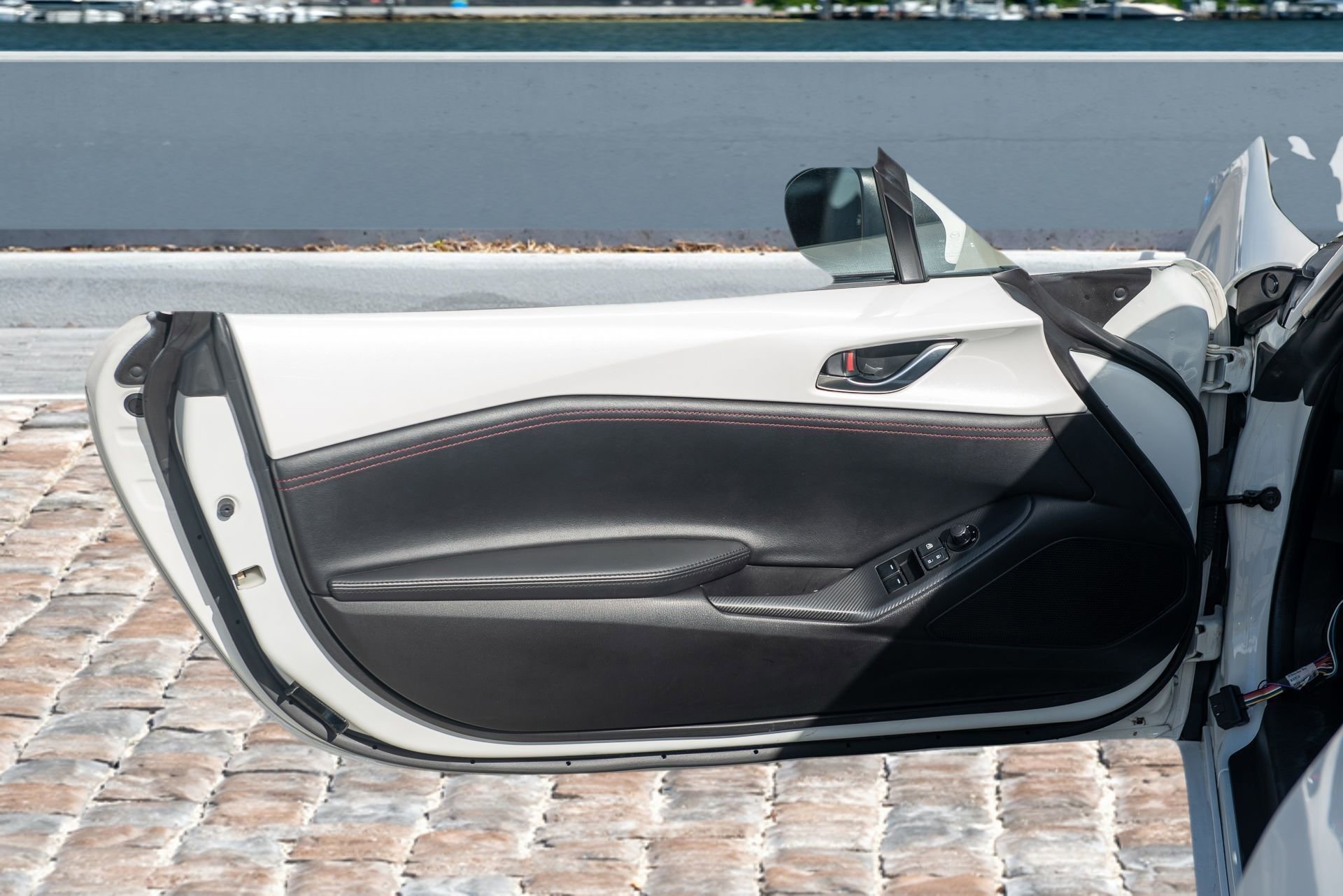 Used 2018 MAZDA MX-5 Miata RF Grand Touring image 8