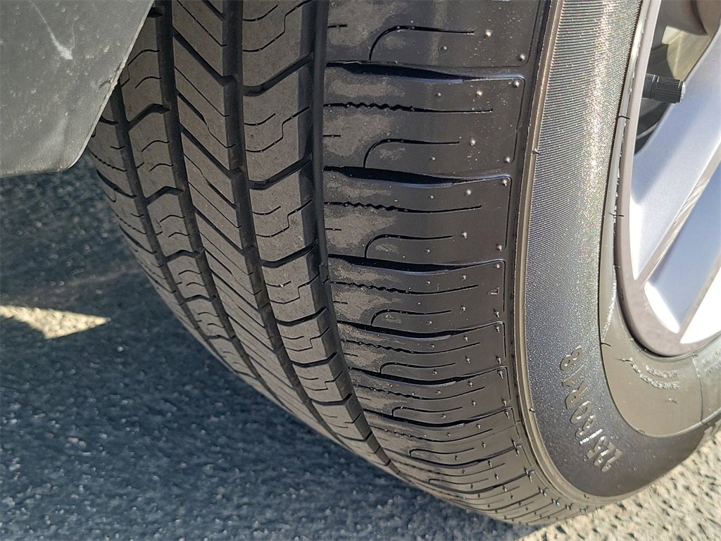 Used 2023 GMC Terrain SLT image 31