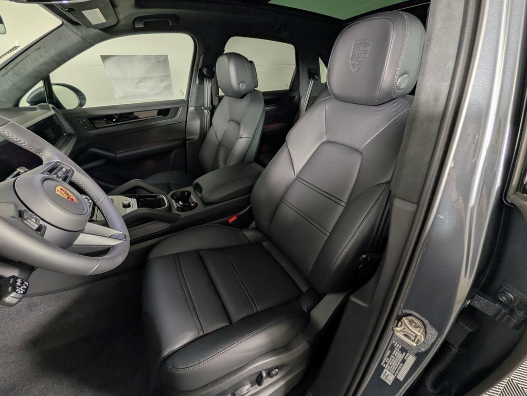 New 2026 Porsche Cayenne GTS AWD/4WD image 5