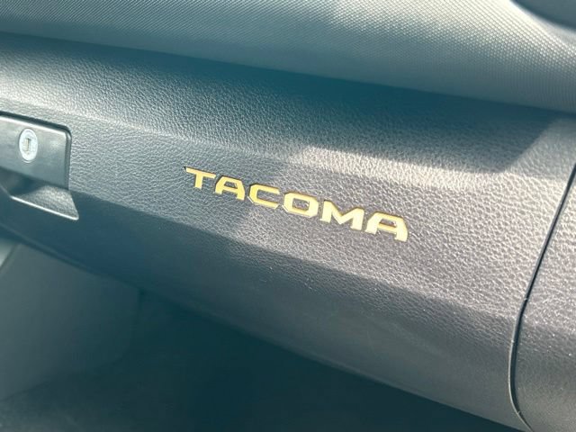 Used 2018 Toyota Tacoma TRD Off-Road w/ Technology Package AWD/4WD image 32