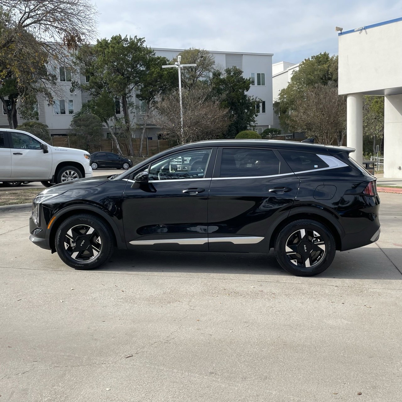 Used 2026 Kia Sportage LX image 3