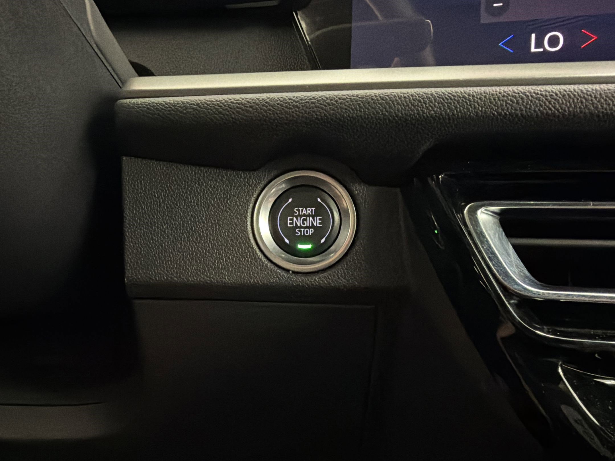 Used 2024 Chevrolet Traverse LT w/ LPO, Floor Liner Package FWD image 26