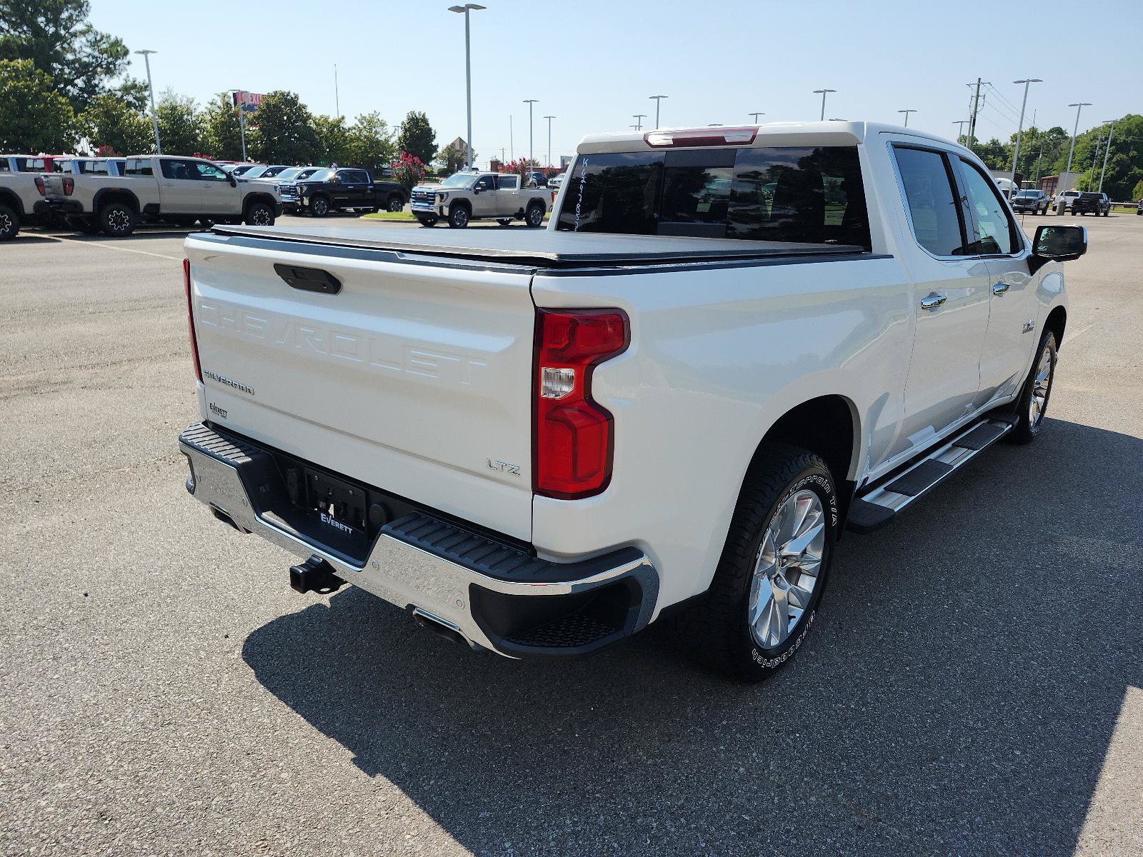Used 2019 Chevrolet Silverado 1500 LTZ AWD/4WD image 3