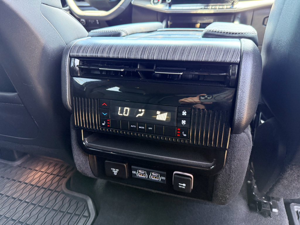 Used 2024 Jeep Wagoneer Series II w/ Flexible Seating Group AWD/4WD image 26