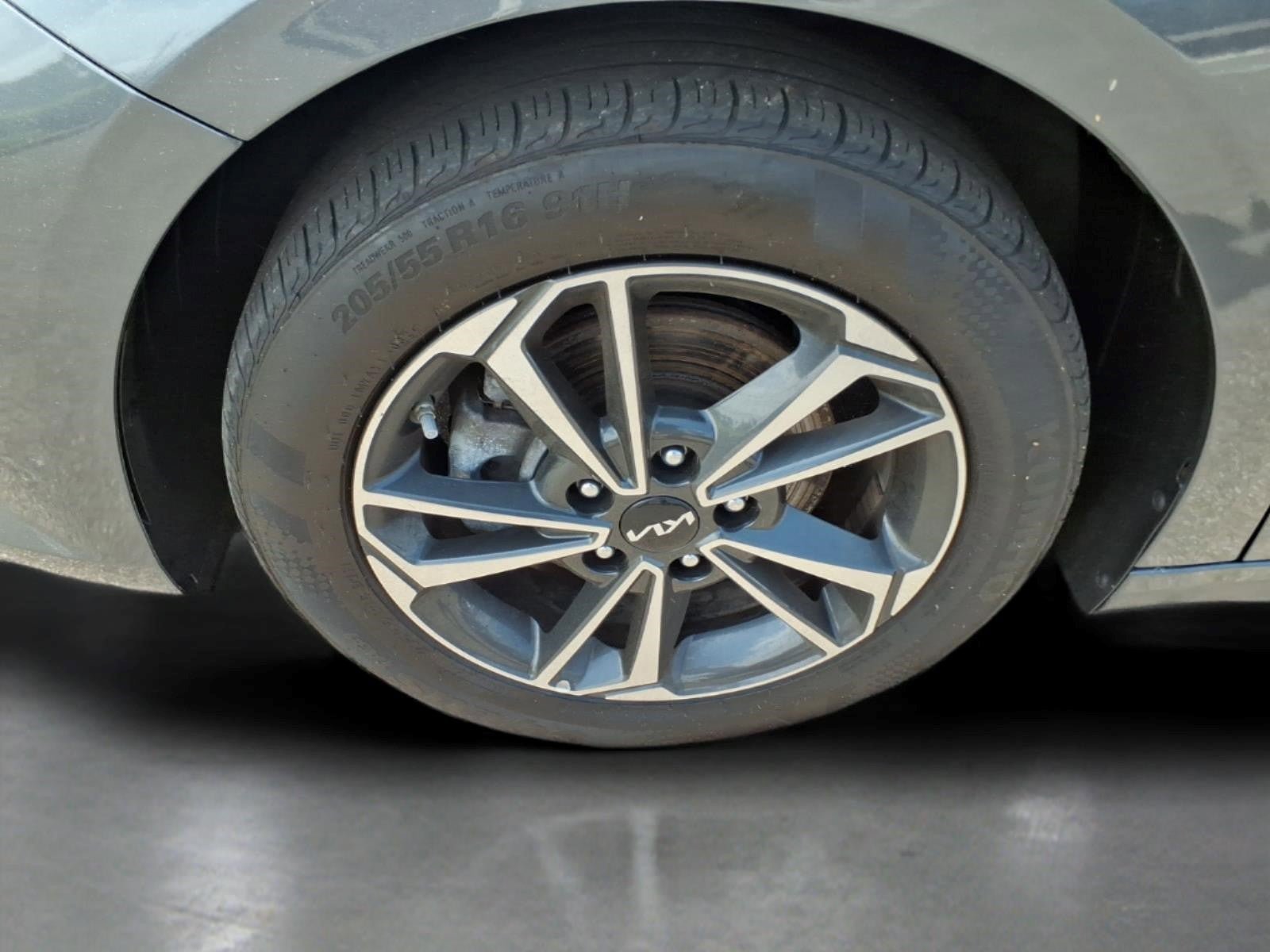 Used 2024 Kia Forte LXS FWD image 9