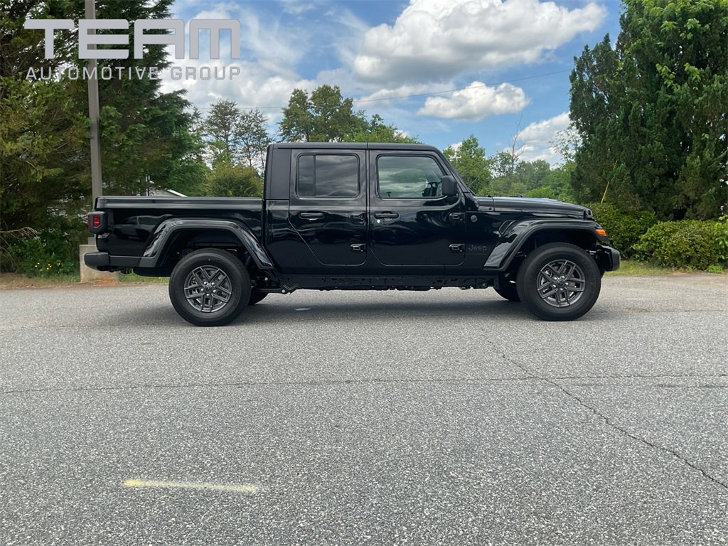 New 2025 Jeep Gladiator Sport image 29